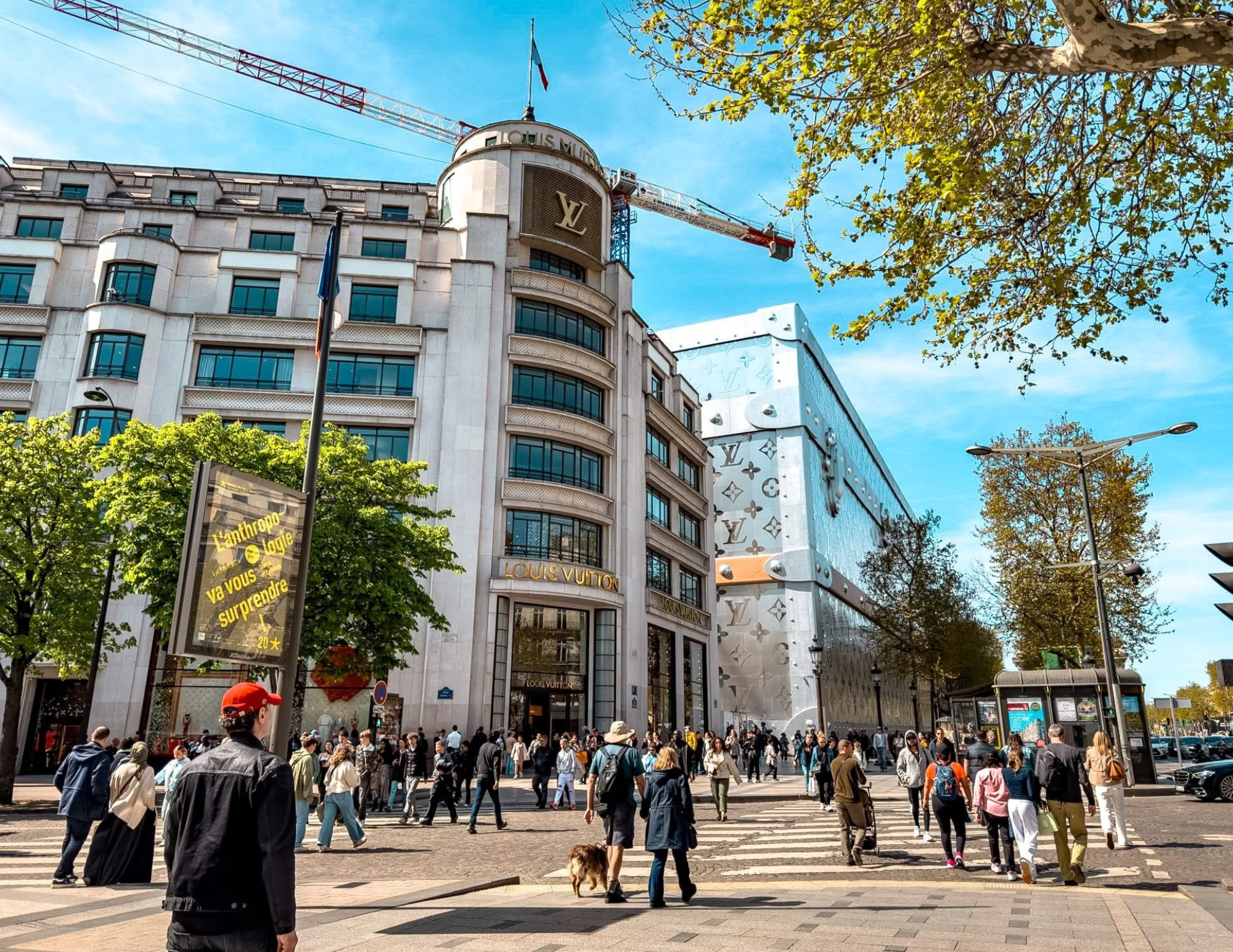 Paris Travel Guide (21).png